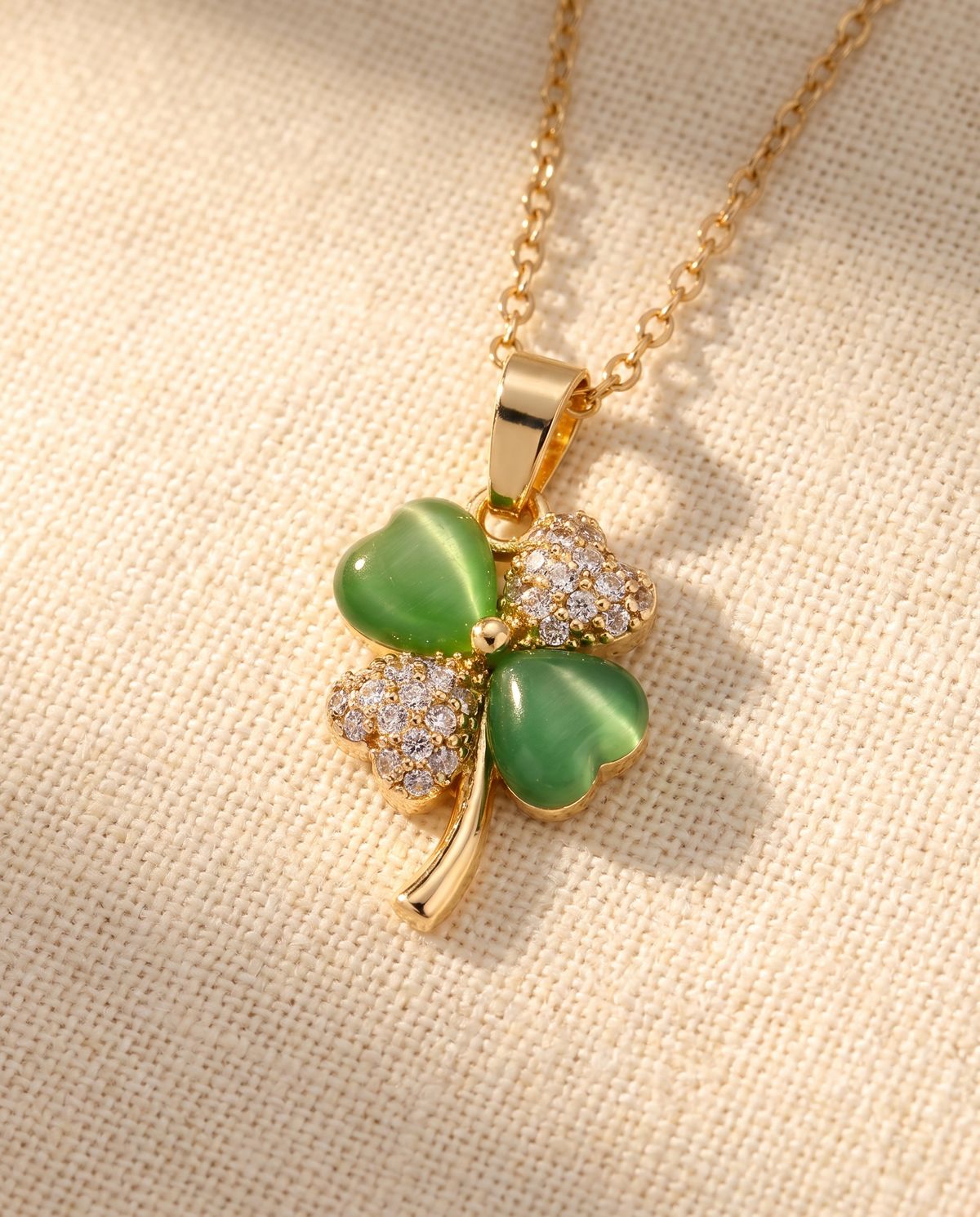 Inlaid Pendant Necklace in green, in gold-plated copper.