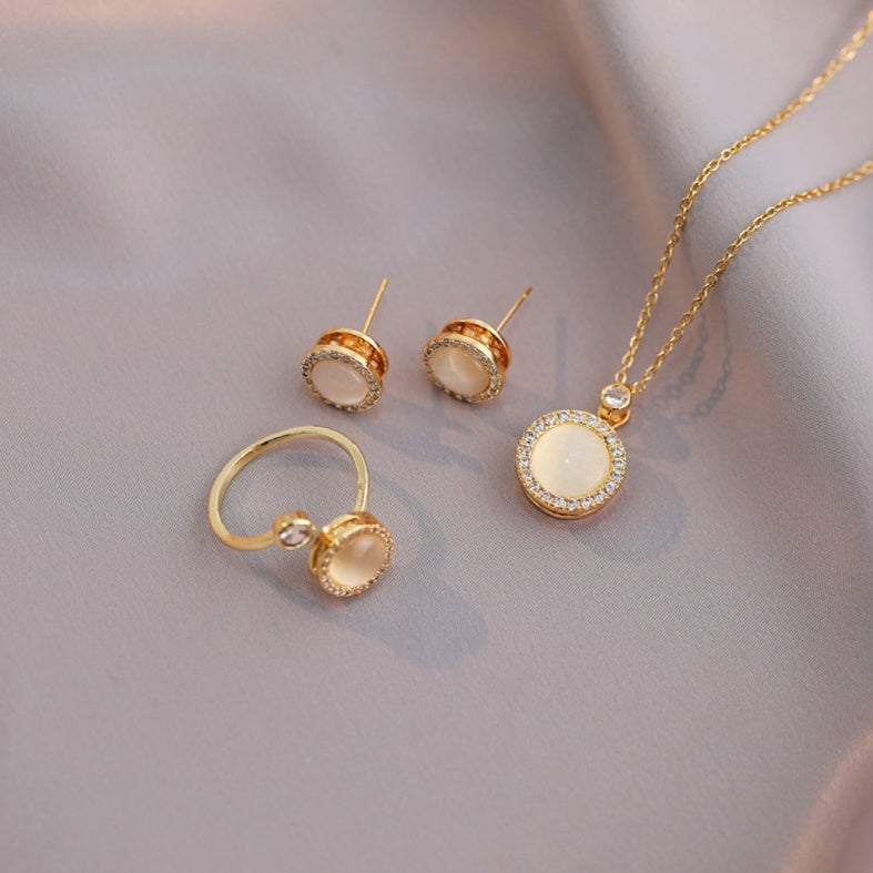 The Spinning Opal Necklace