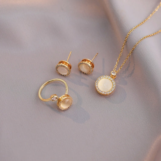 The Spinning Opal Necklace